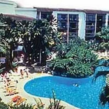 Treasure Island Resort West Bay 2*,